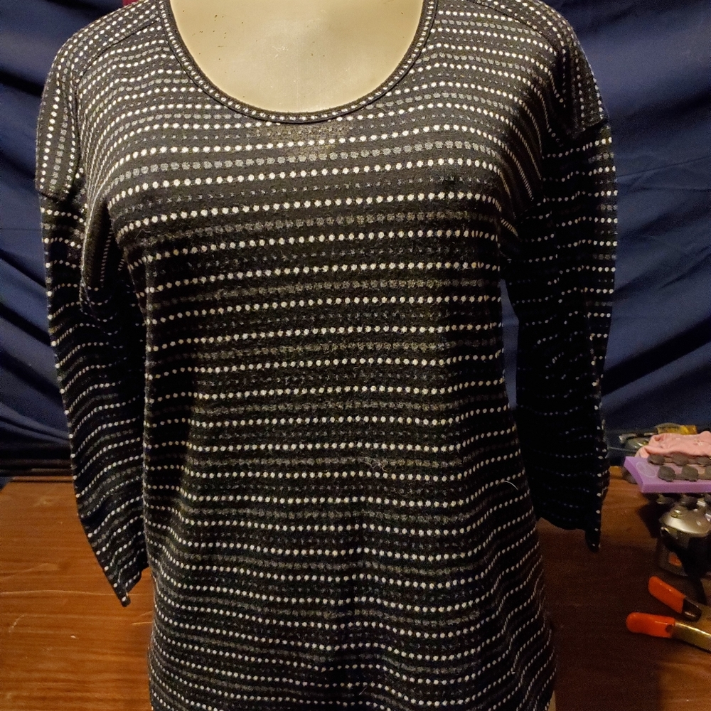 T by Talbots size MP  3/4 sleeve Vneck shirt